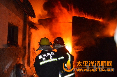 浙江嘉兴200米厂房大火