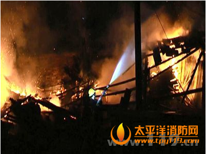吉安市一木材工厂起火