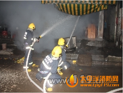 张家界一小餐馆大火