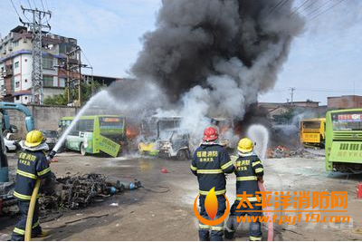 福建汽车废品回收站大火