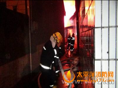  南通民房凌晨起火