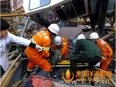 吉林在建工地塔吊倒塌致4人被埋