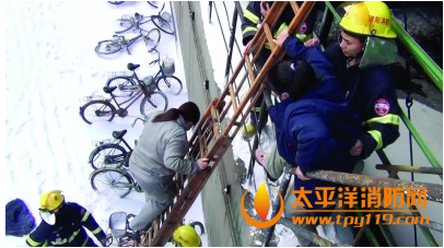 溧阳一钢铁厂液氧塔发生泄漏