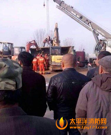山东蓬莱两车相撞致12人死亡