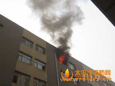 西安大学公寓楼起火