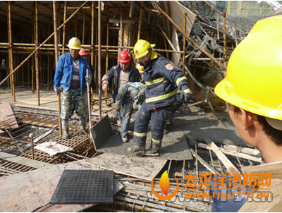 南京建筑工地脚手架坍塌1人被困