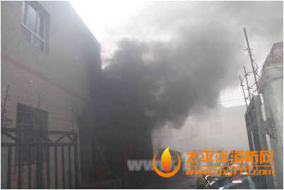 乌鲁木齐自建房起火