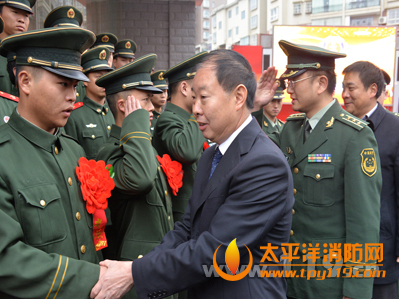 贵州毕节举行2014消防老兵退伍欢送仪式