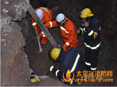 广西城港下水道发生塌方1人被埋