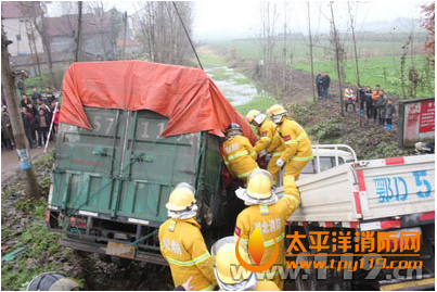 荆州两车相撞1人死亡