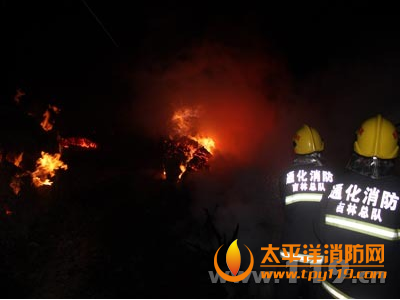 吉林通化一村庄柴草垛起火