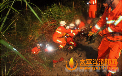 三明尤溪县一轿车坠落山沟