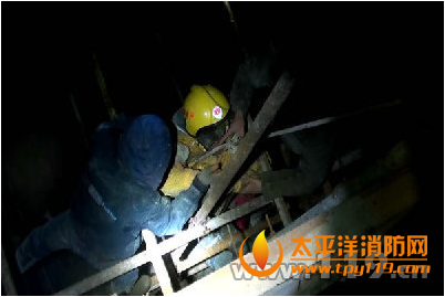 开封人工湖附近3名工人掉进建筑坑