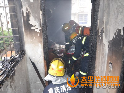 重庆一居民楼起火