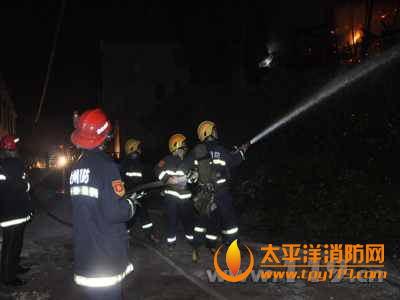 贵州黔南一民房起火