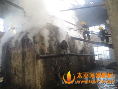 高邮市一加工厂内3吨油罐起火
