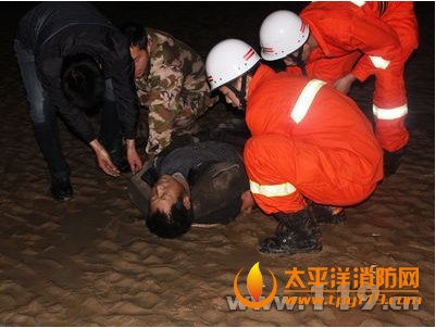 连云港5人被困沙滩