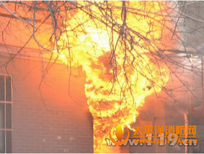西安一小区居民楼起火