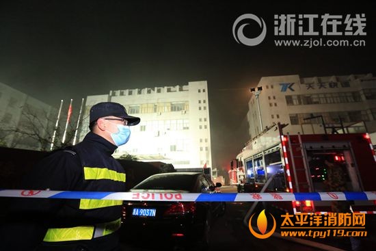 杭州一橡胶企业起火 29辆消防车前往现场救援