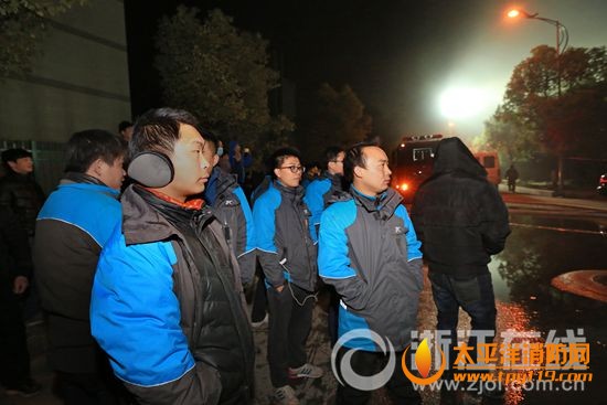 杭州一橡胶企业起火 29辆消防车前往现场救援