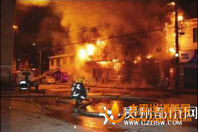 贵阳一小餐馆突发火灾