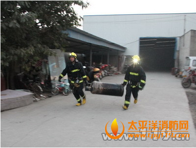 德阳一防盗门厂喷漆车间起火