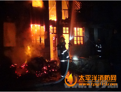 福州连江县一民房起火