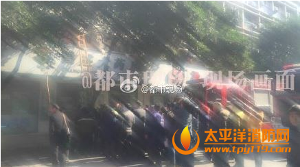 南昌市胜利北路一栋建筑突发火灾，有多人被困。