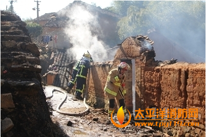 丽水松阳县一老民房起火