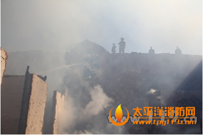 丽水松阳县一老民房起火