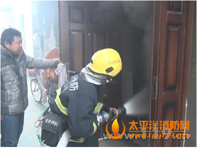 淮安市小区民房起火屋主损失2万元