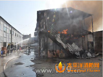湘潭一建筑工地板房起火