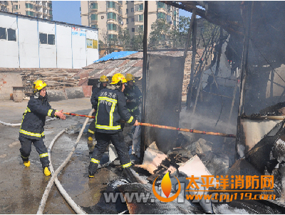 湘潭一建筑工地板房起火
