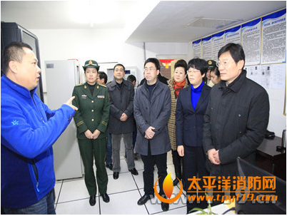铜陵副市长对人员密集场所进行节前消防检查
