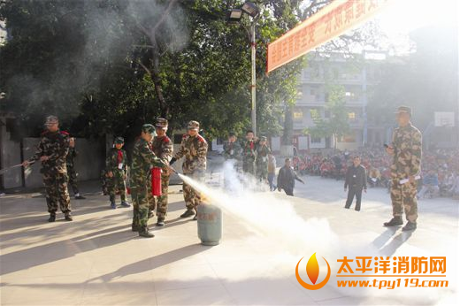 东兴消防为小学生培训消防安全知识