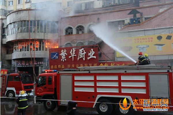哈尔滨市南头街道一仓库突发大火