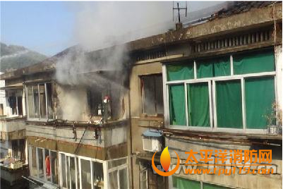 丽水一民房起火,消防2小时扑救