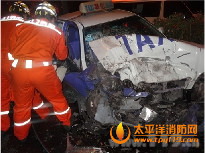 厦门维多利亚酒店路段3车相撞
