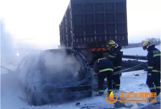 昌吉乌奎高速两车追尾3人死亡
