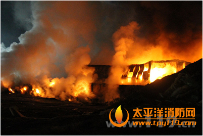 包头市厂房大火,消防3小时扑救