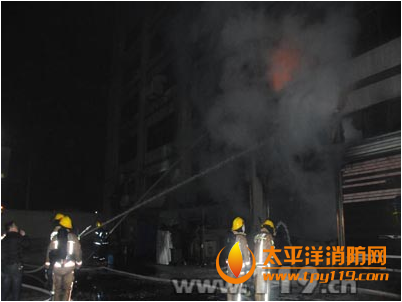 温州瓯海区一工业区鞋材厂大火