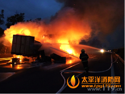 惠州市广惠高速一大挂车起火