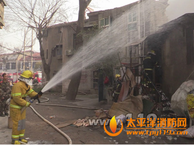 应城市一民房起火,应城消防扑救