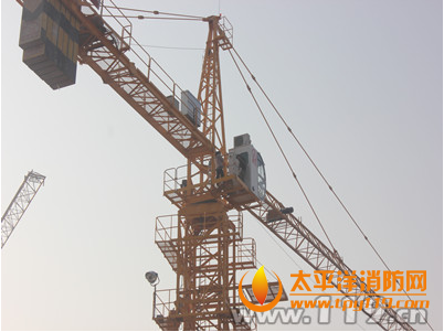宜昌两妇女因施工方拖欠工资上塔吊轻生