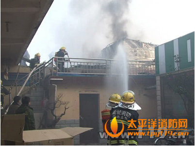 盐城市一儿童玩火引发火灾