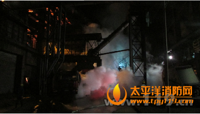 淮安市一钢铁厂铁水泄漏起火