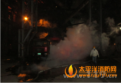 淮安市一钢铁厂铁水泄漏起火
