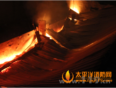 徐州市一家具仓库起火
