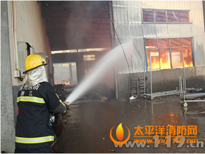 衢州一木业制品厂大火,消防彻夜扑救
