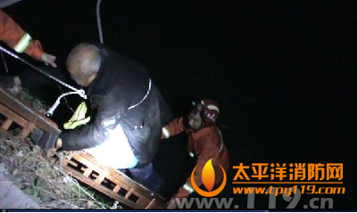 台州一孤寡老人掉入河中